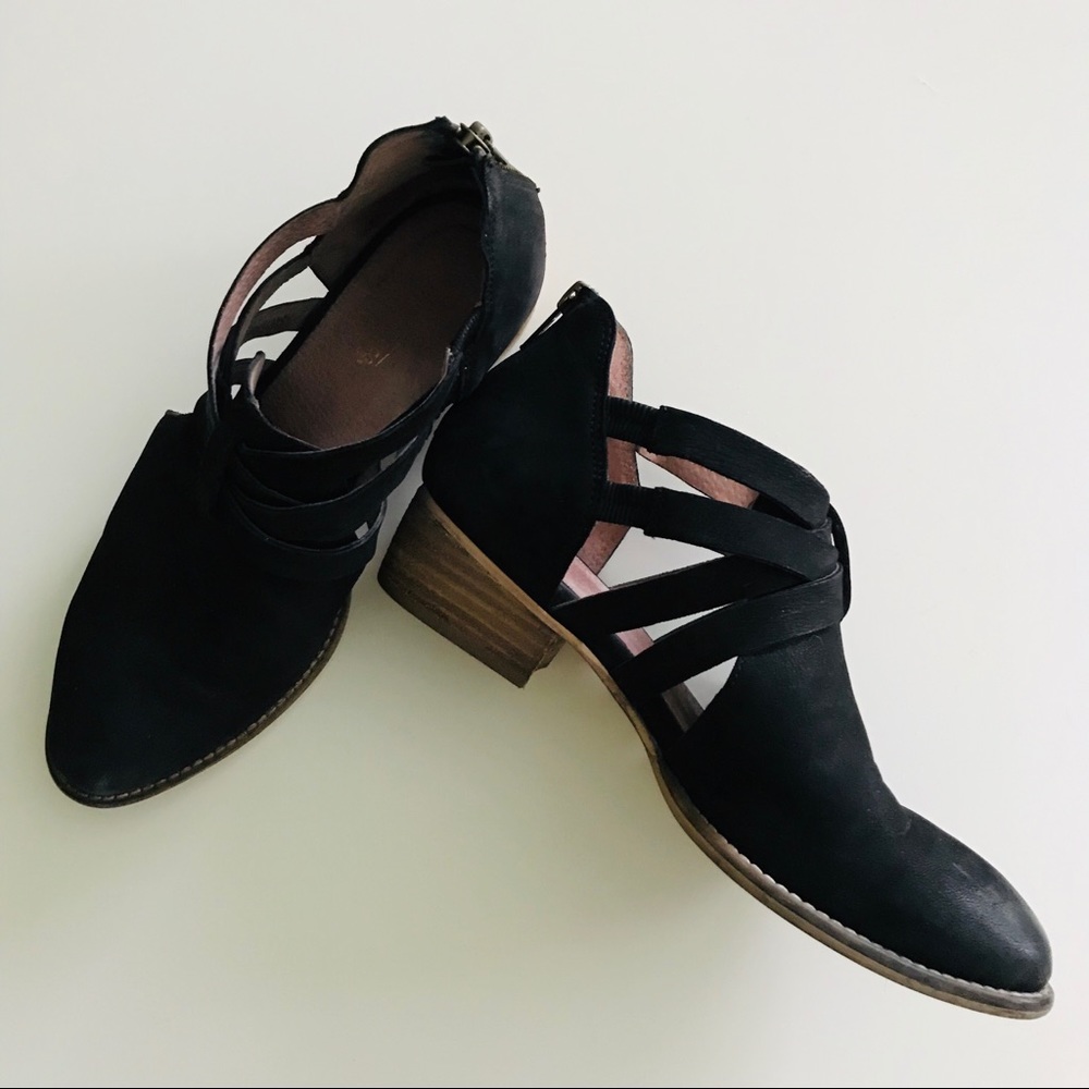 Seychelles black leather booties strap detail